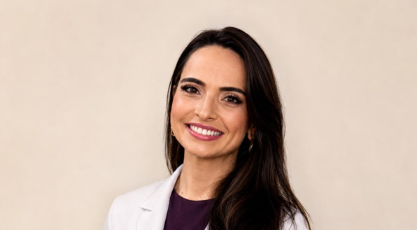 Dra. Camila Leal Guimarães - Coloproctologista em Araguari